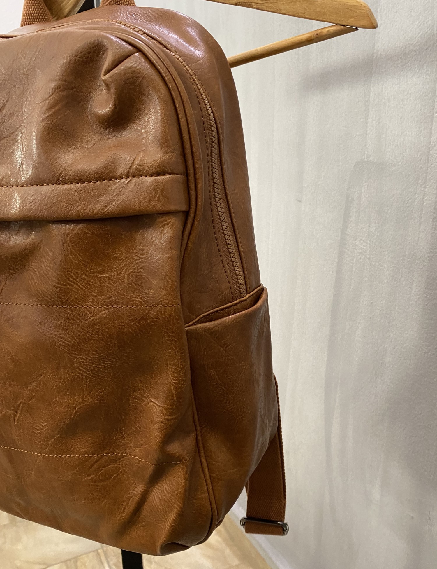 Ανδρικό καφέ ανοιχτό σακίδιο πλάτης με τσέπη L625730B φωτογραφία